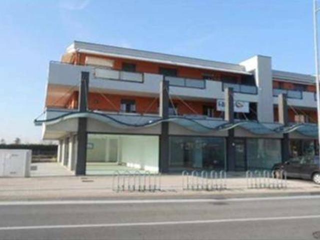 Locale Commerciale in vendita a Jesolo, Veneto