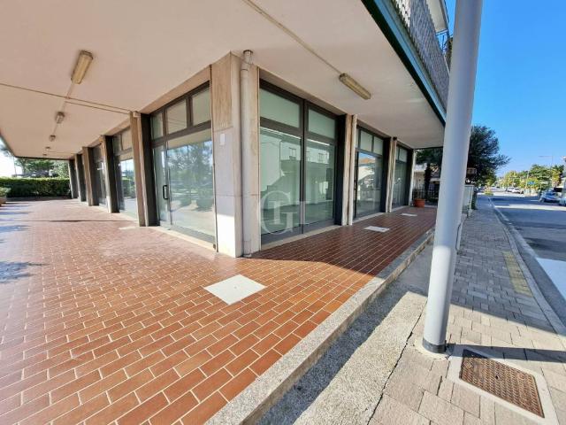 Locale Commerciale in vendita a Jesolo, Veneto