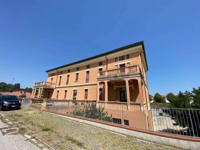 Locale Commerciale in vendita a Jolanda Di Savoia, Reggio Emilia