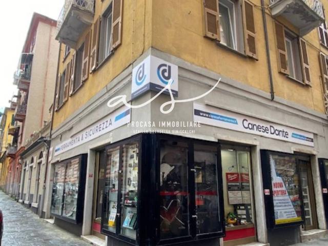 Locale Commerciale in vendita a Fabiano Alto, La Spezia