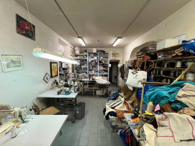 Locale Commerciale in vendita a Ruffino, La Spezia