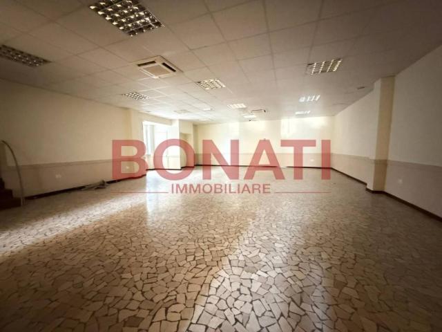 Locale Commerciale in vendita a Porta Rocca, La Spezia
