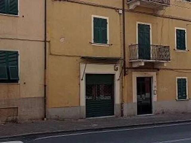 Locale Commerciale in vendita a Guercedo, La Spezia