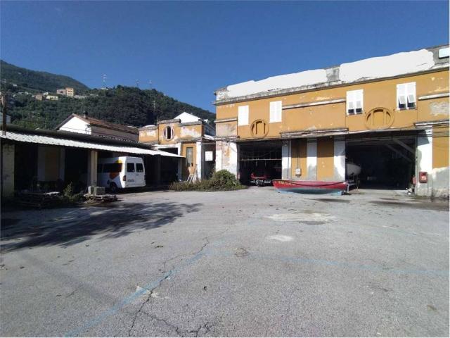 Locale Commerciale in vendita a Fabiano Alto, La Spezia
