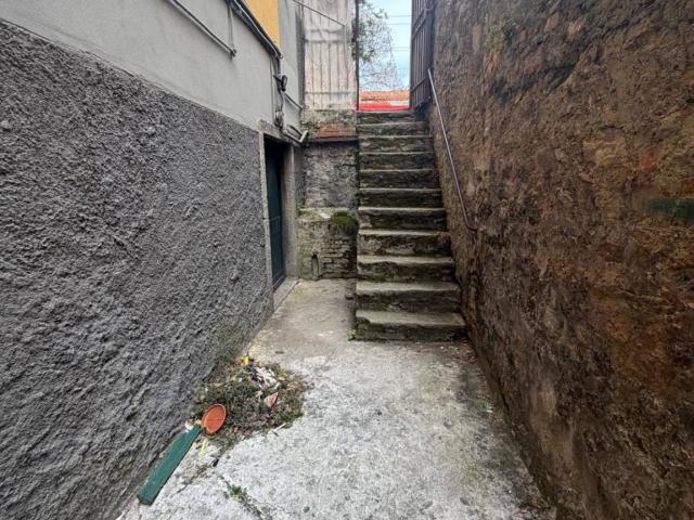 Locale Commerciale in vendita a Sarbia, La Spezia