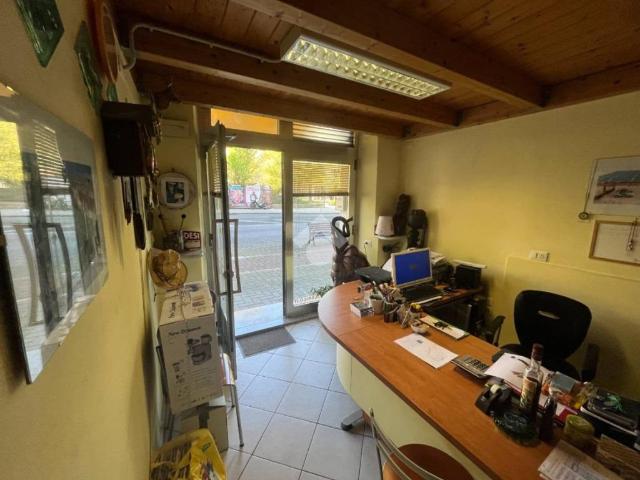 Locale Commerciale in vendita a Maggiano, La Spezia