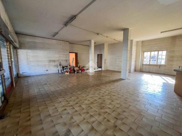 Locale Commerciale in vendita a Unione dei comuni della Valletta, Rovagnate