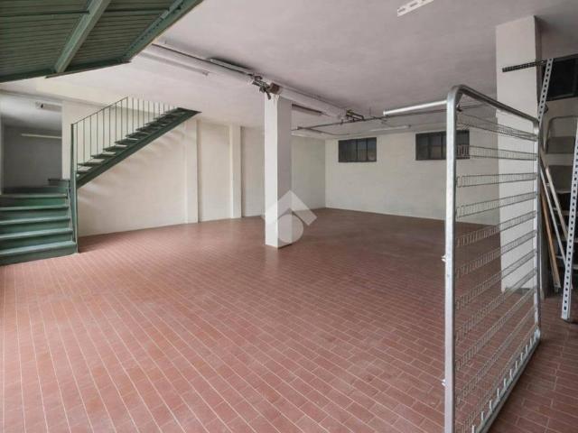 Locale Commerciale in vendita a Unione dei comuni della Valletta, Rovagnate