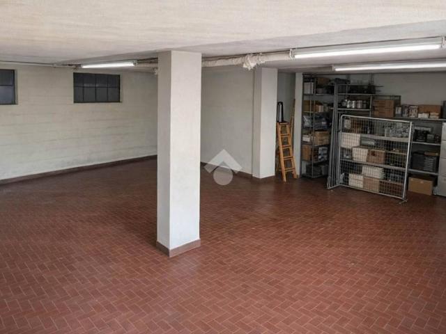 Locale Commerciale in vendita a Unione dei comuni della Valletta, Rovagnate