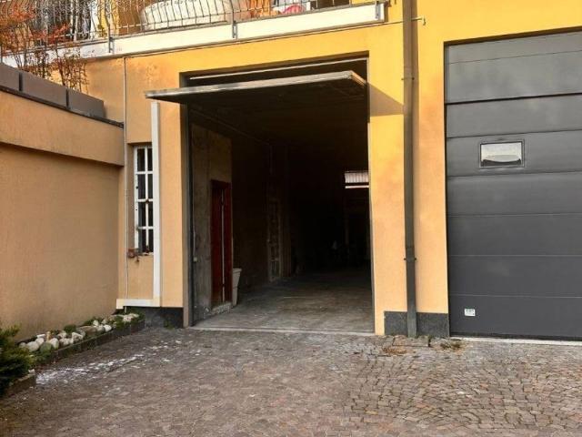 Locale Commerciale in vendita a Unione dei comuni della Valletta, Perego