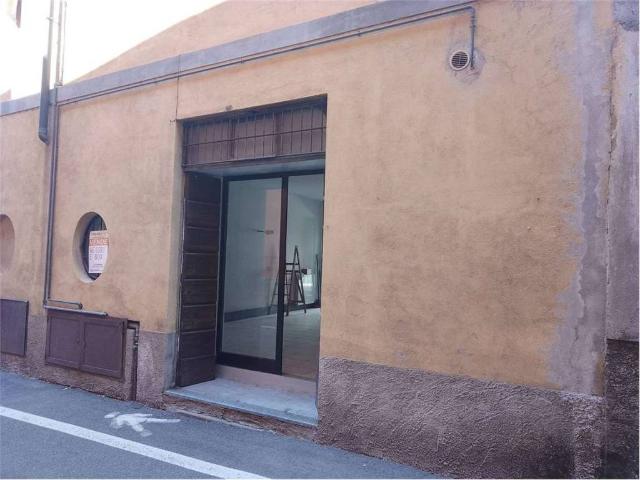 Locale Commerciale in vendita a Unione dei comuni della Valletta, Rovagnate