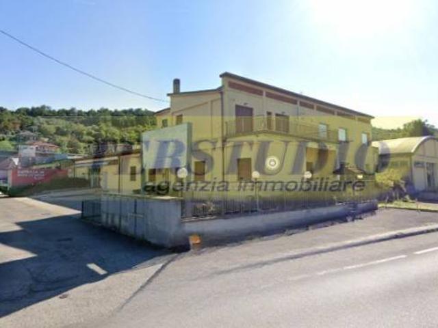 Locale Commerciale in vendita a Unione dei comuni della Valletta, Perego