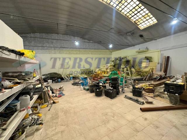 Locale Commerciale in vendita a Unione dei comuni della Valletta, Perego