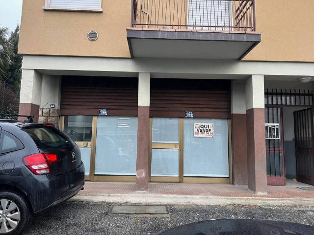 Locale Commerciale in vendita a Unione dei comuni della Valletta, Rovagnate