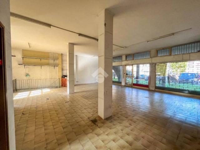 Locale Commerciale in vendita a Unione dei comuni della Valletta, Rovagnate