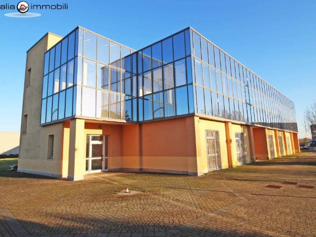Locale Commerciale in vendita a Villamaggiore, Lacchiarella