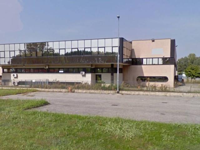 Locale Commerciale in vendita a Lacchiarella, Lombardia