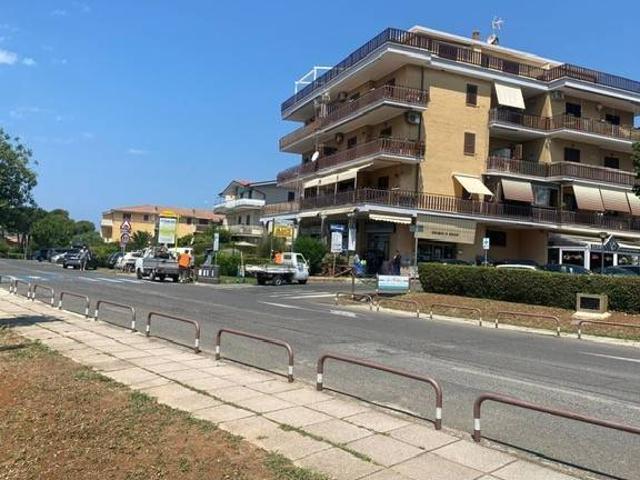 Locale Commerciale in vendita a Marina di San Nicola, Roma Capitale
