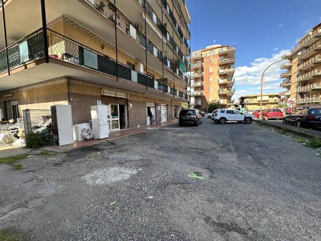 Locale Commerciale in vendita a Piane di Vaccina, Roma Capitale