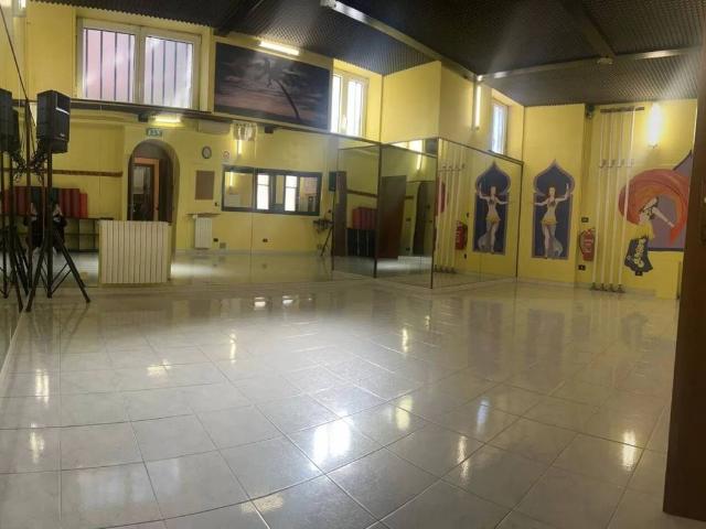 Locale Commerciale in vendita a Lainate, Lombardia