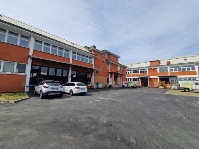 Locale Commerciale in vendita a Lainate, Lombardia