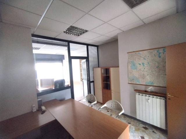 Locale Commerciale in vendita a Lainate, Milano