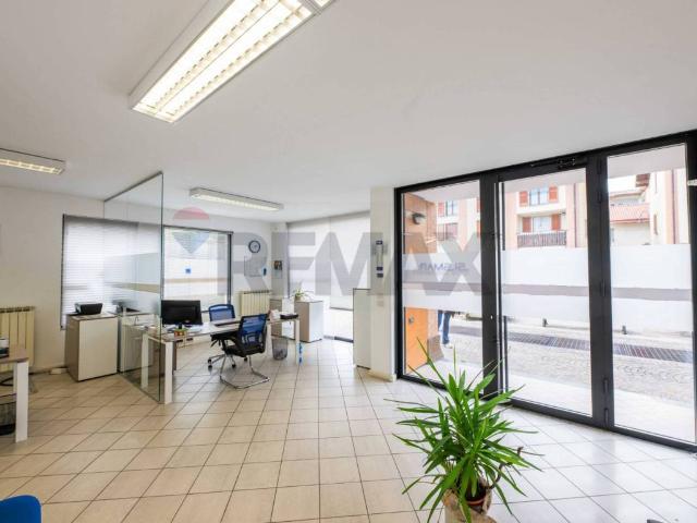 Locale Commerciale in vendita a Lallio, Lombardia