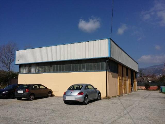 Locale Commerciale in vendita a Calabria, Catanzaro