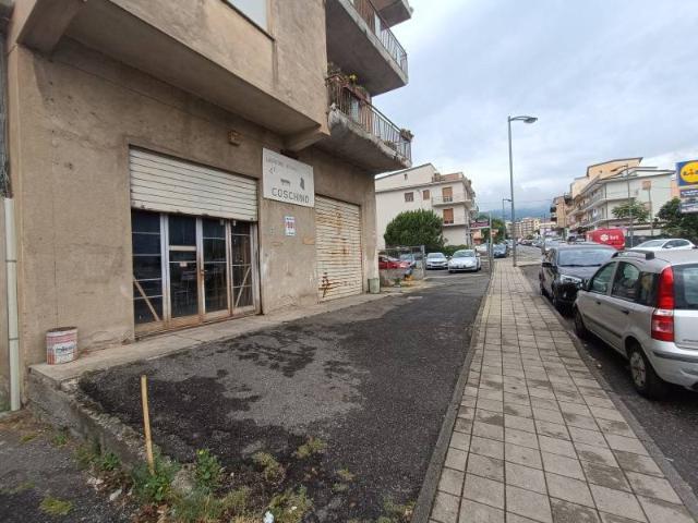 Locale Commerciale in vendita a Calabria, Catanzaro