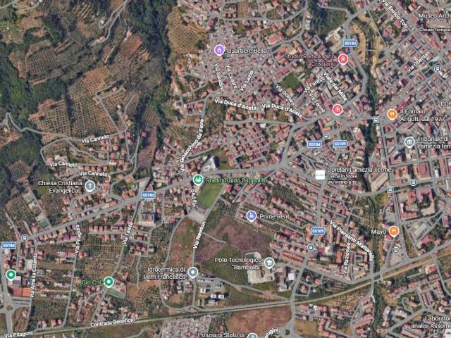 Locale Commerciale in vendita a Calabria, Catanzaro