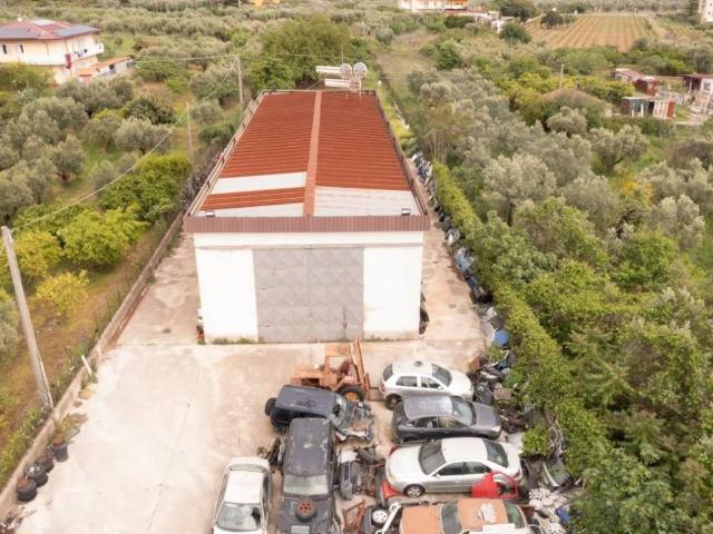 Locale Commerciale in vendita a Calabria, Catanzaro