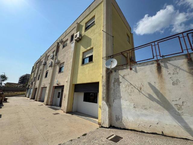 Locale Commerciale in vendita a Calabria, Catanzaro