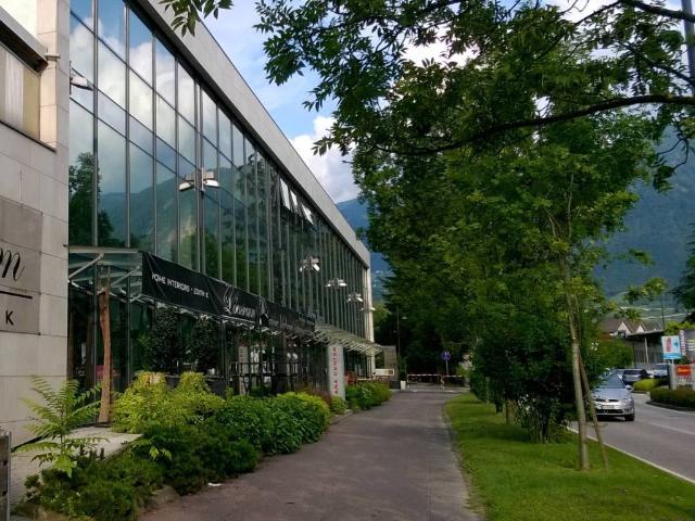 Locale Commerciale in vendita a Burggrafenamt - Burgraviato, Lana