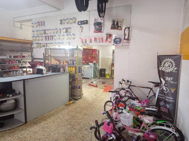 Locale Commerciale in vendita a Quartiere Trento e Trieste, Lanciano