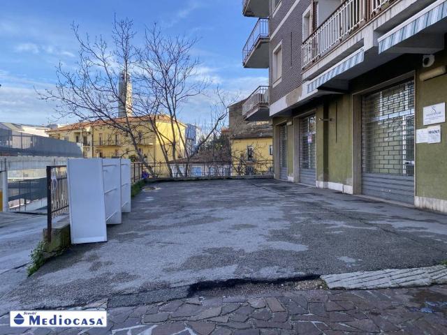 Locale Commerciale in vendita a Sant'Antonio, Lanciano