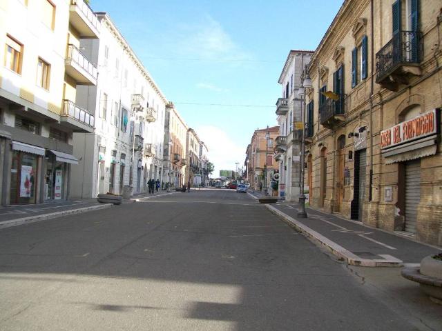 Locale Commerciale in vendita a Quartiere Trento e Trieste, Lanciano
