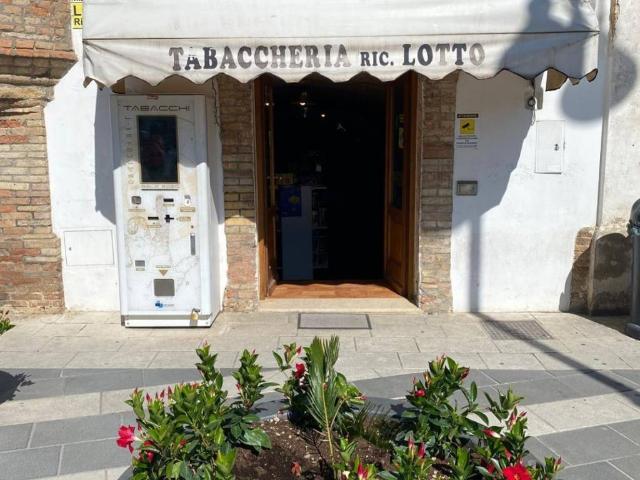Locale Commerciale in vendita a Treglio, Abruzzo