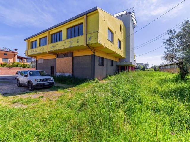 Locale Commerciale in vendita a Villa Martelli, Lanciano