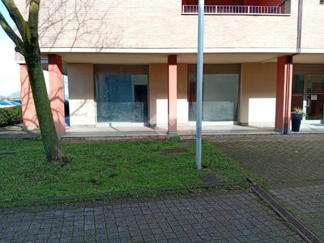 Locale Commerciale in vendita a Pilastro, Langhirano