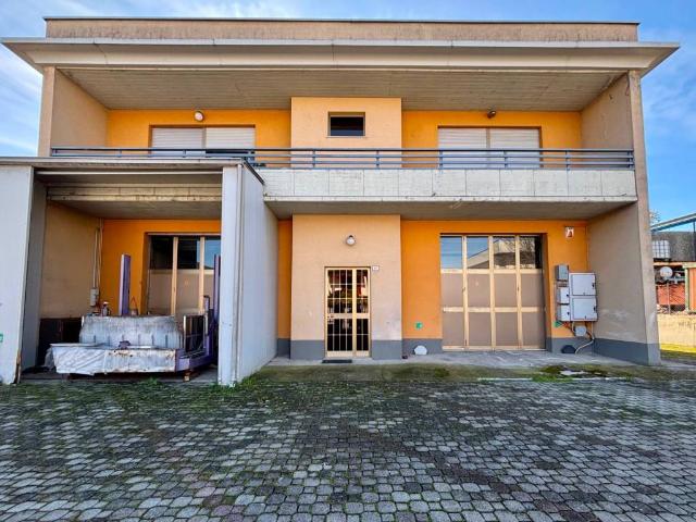 Locale Commerciale in vendita a Langhirano, Reggio Emilia