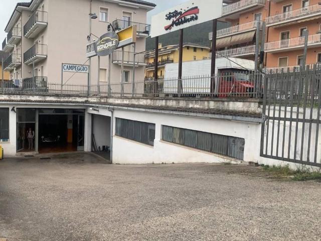 Locale Commerciale in vendita a Santa Barbara, Tornimparte