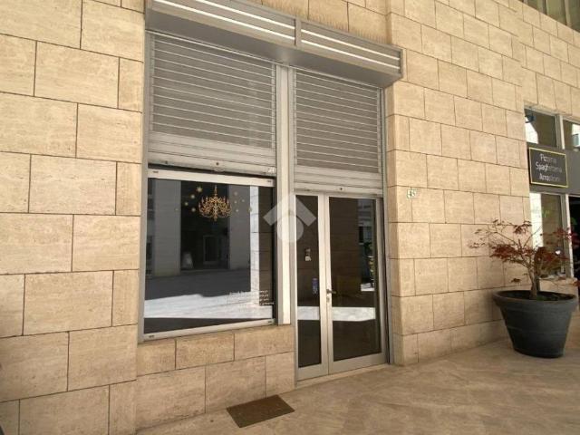 Locale Commerciale in affitto a Torretta, Tornimparte