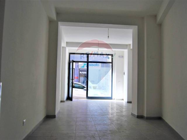 Locale Commerciale in vendita a Quarto di San Giovanni, Tornimparte