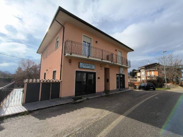 Locale Commerciale in vendita a Tempera, Tornimparte