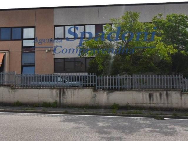 Locale Commerciale in vendita a Z.I. C.A. Dalla Chiesa, Larciano