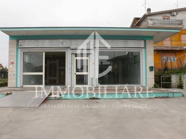 Locale Commerciale in vendita a Valle Mazzone, Lariano