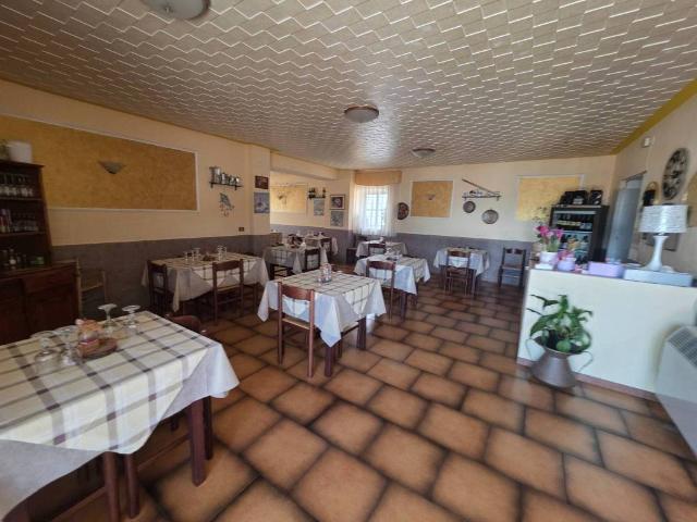 Locale Commerciale in vendita a Valle Mazzone, Lariano