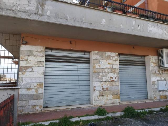 Locale Commerciale in vendita a Valle Mazzone, Roma Capitale