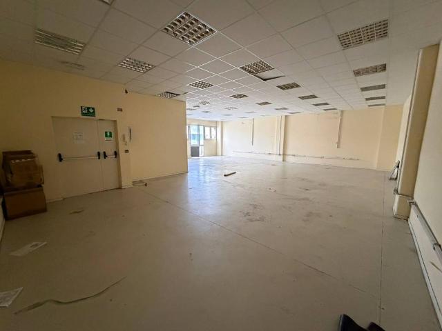 Locale Commerciale in vendita a Stagno, Lastra A Signa