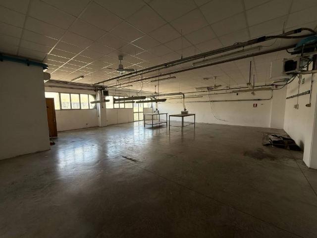 Locale Commerciale in vendita a Stagno, Lastra A Signa